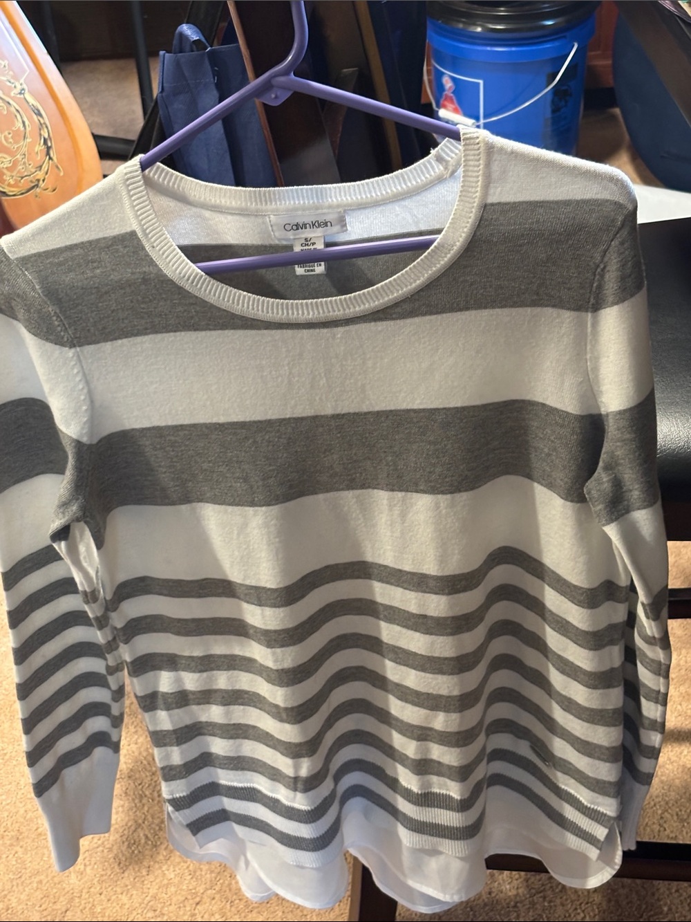 Small Calvin Klein sweater